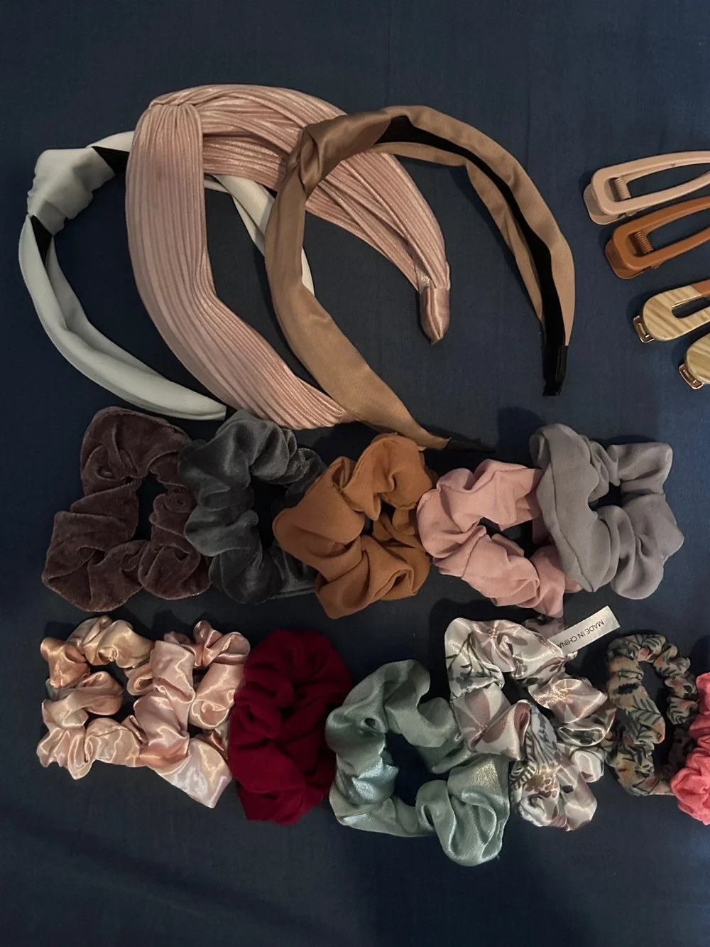 Assorted Women’s Hair Accessories Set in Pink, Brown, Gray